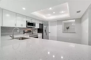 5689 Evergreen Dr, Sarasota, FL 34233 - Photo 15