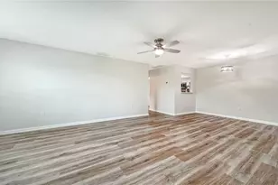 5689 Evergreen Dr, Sarasota, FL 34233 - Photo 5