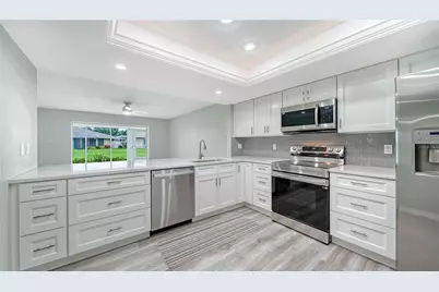5689 Evergreen Drive #18, Sarasota, FL 34233 - Photo 17