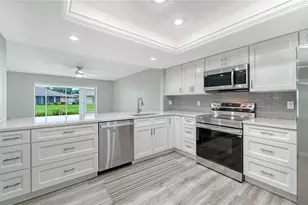 5689 Evergreen Dr, Sarasota, FL 34233 - Photo 17