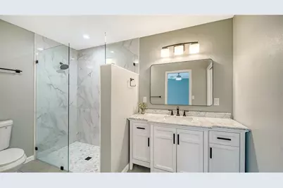 5689 Evergreen Drive #18, Sarasota, FL 34233 - Photo 21