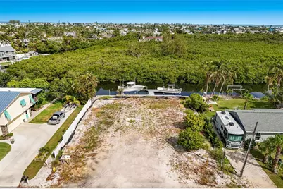 508 77th Street, Bradenton Beach, FL 34217 - Photo 1