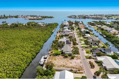 508 77th Street, Bradenton Beach, FL 34217 - Photo 9