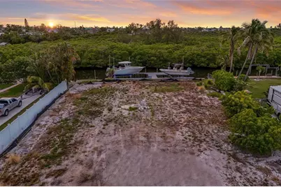 508 77th Street, Bradenton Beach, FL 34217 - Photo 5