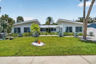 6203 Holmes Blvd, Holmes Beach, FL 34217 - Photo 5
