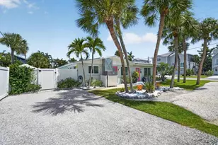 6203 Holmes Blvd, Holmes Beach, FL 34217 - Photo 35