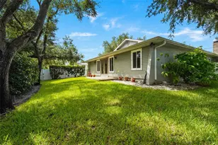 2129 Linwood Dr, Sarasota, FL 34232 - Photo 9