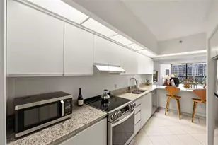 1095 Gulf of Mexico Dr, Longboat Key, FL 34228 - Photo 13