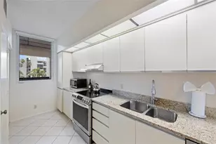 1095 Gulf of Mexico Dr, Longboat Key, FL 34228 - Photo 11