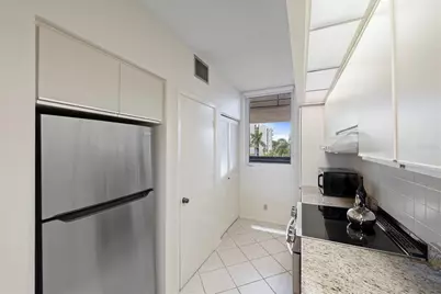 1095 Gulf Of Mexico Drive #303, Longboat Key, FL 34228 - Photo 15