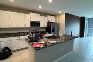 36569 Smithfield Ln, Zephyrhills, FL 33541 - Photo 5
