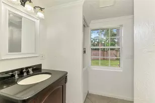 2136 Brueckner Dr, Sarasota, FL 34231 - Photo 21