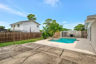 2136 Brueckner Dr, Sarasota, FL 34231 - Photo 31