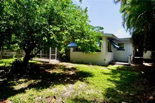 3525 Iroquois Ave, Sarasota, FL 34234 - Photo 33