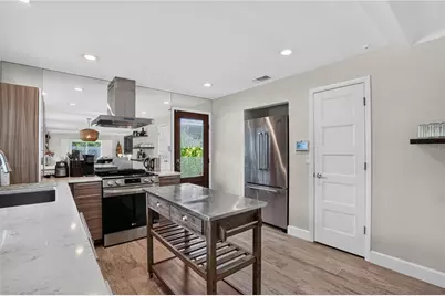 418 Sapphire Drive, Sarasota, FL 34234 - Photo 17