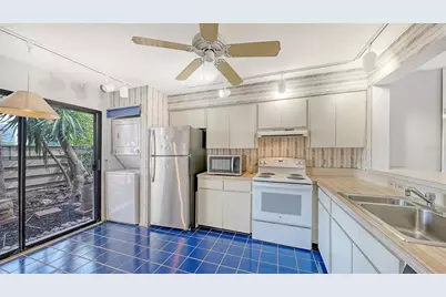664 Woodlawn Drive, Bradenton, FL 34210 - Photo 13