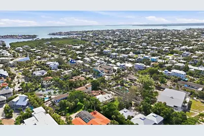113 Aqua Lane, Holmes Beach, FL 34217 - Photo 5