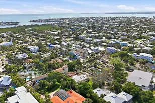 113 Aqua Ln, Holmes Beach, FL 34217 - Photo 5