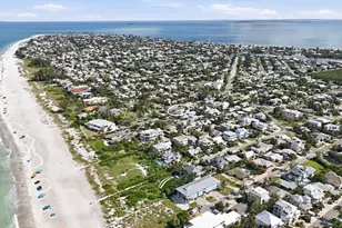 113 Aqua Ln, Holmes Beach, FL 34217 - Photo 3