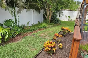 13920 Jamaica Dr, Seminole, FL 33776 - Photo 15