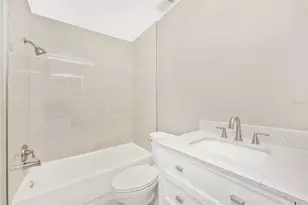 5178 Lake Village Dr, Sarasota, FL 34235 - Photo 19