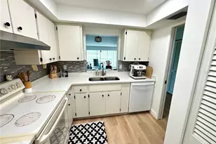 6999 W Country Club Dr N, Sarasota, FL 34243 - Photo 5