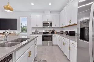 1813 Fender Ln, Sarasota, FL 34240 - Photo 11