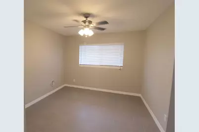 3001 Bee Ridge Road #215, Sarasota, FL 34239 - Photo 5