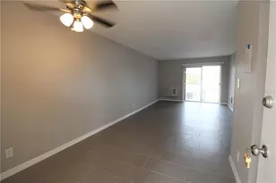 3001 Bee Ridge Rd, Sarasota, FL 34239 - Photo 3