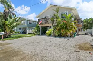 2517 Avenue C, Bradenton Beach, FL 34217 - Photo 3