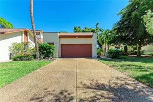 6207 Courtside Dr, Bradenton, FL 34210 - Photo 1