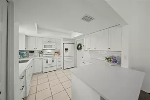 6553 Samoa Dr, Sarasota, FL 34241 - Photo 9