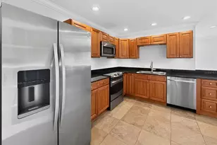 2220 Bahia Vista St, Sarasota, FL 34239 - Photo 9