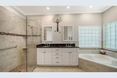 4322 Highland Oaks Circle, Sarasota, FL 34235 - Photo 13