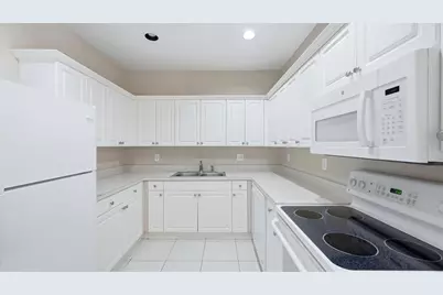 3958 Mediterranea Circle #411, Sarasota, FL 34233 - Photo 9