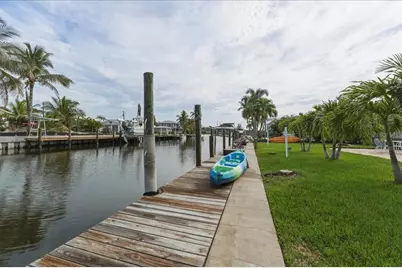 508 83rd Street, Holmes Beach, FL 34217 - Photo 9