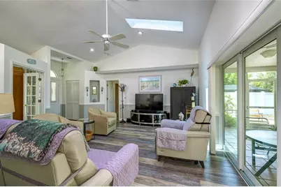 7812 38th Court E, Sarasota, FL 34243 - Photo 11