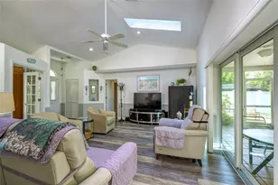7812 38th Ct E, Sarasota, FL 34243 - Photo 11