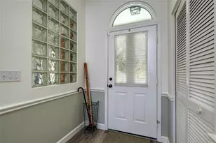 7812 38th Ct E, Sarasota, FL 34243 - Photo 5