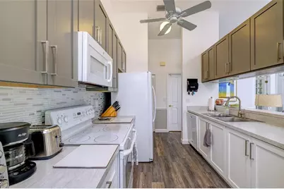 7812 38th Court E, Sarasota, FL 34243 - Photo 13