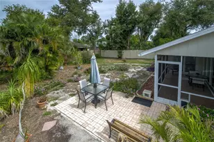 7812 38th Ct E, Sarasota, FL 34243 - Photo 37