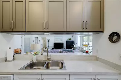 7812 38th Court E, Sarasota, FL 34243 - Photo 15