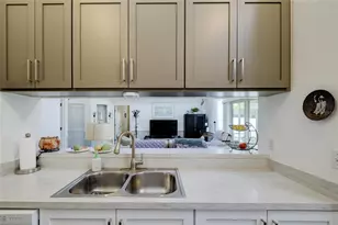 7812 38th Ct E, Sarasota, FL 34243 - Photo 15
