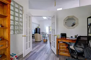 7812 38th Ct E, Sarasota, FL 34243 - Photo 21