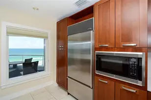 915 Seaside Dr, Sarasota, FL 34242 - Photo 9