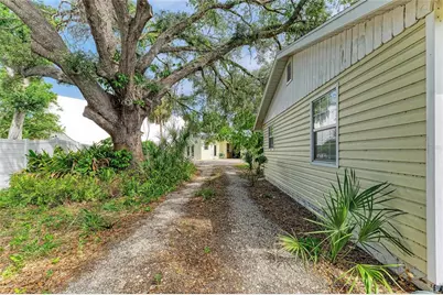 1300 Loma Linda Court, Sarasota, FL 34239 - Photo 7