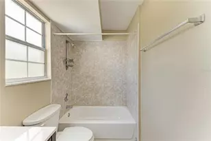 1300 Loma Linda Ct, Sarasota, FL 34239 - Photo 33