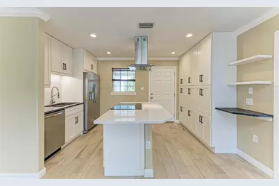 1300 Loma Linda Court, Sarasota, FL 34239 - Photo 11