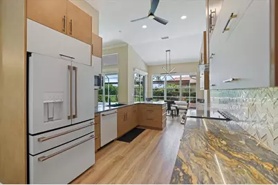 567 Lake Of The Woods Drive, Venice, FL 34293 - Photo 5