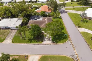 3304 Springmill Cir, Sarasota, FL 34239 - Photo 45